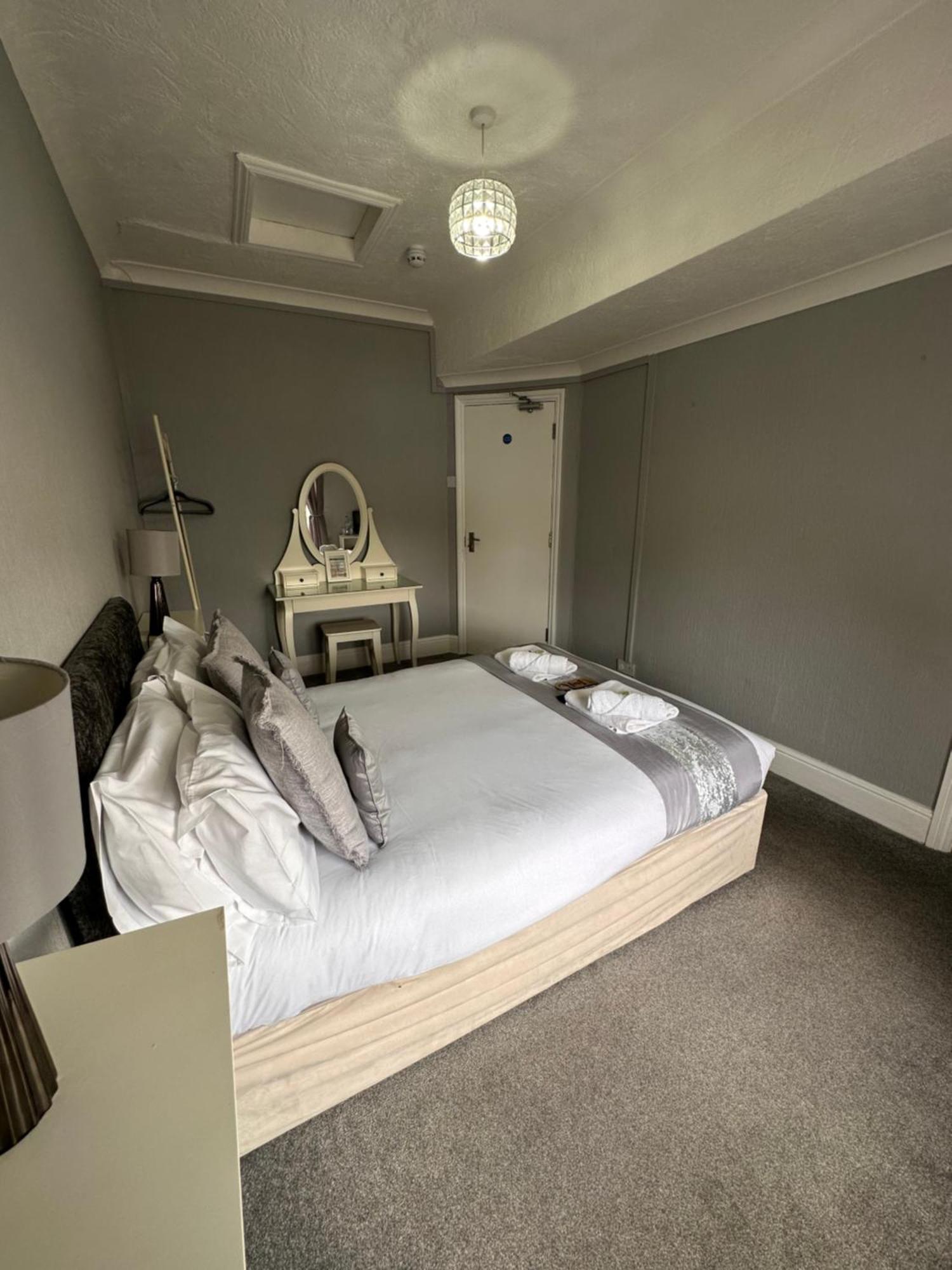 The Six Bells Bed & Breakfast Rochester  Eksteriør bilde