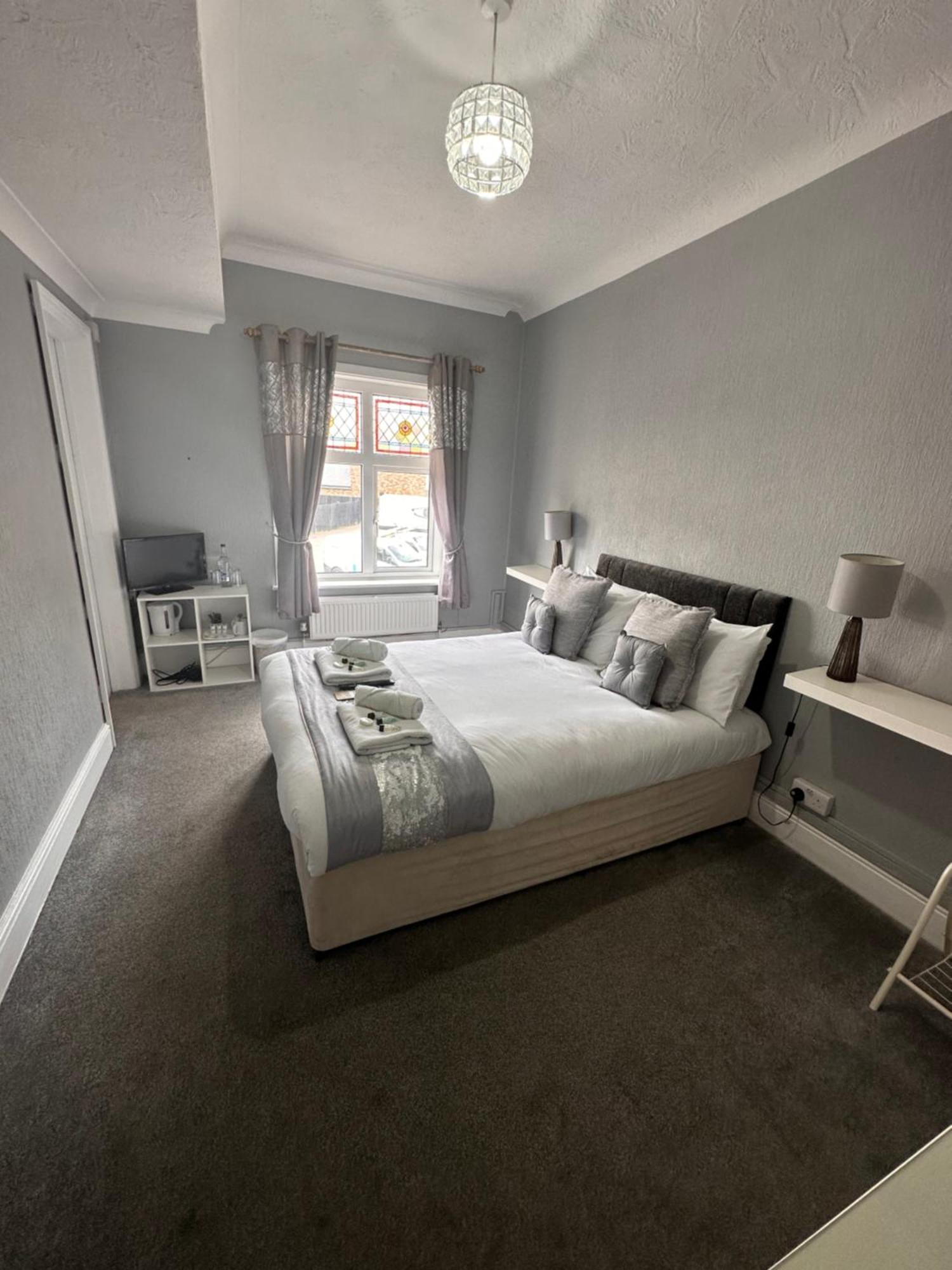 The Six Bells Bed & Breakfast Rochester  Eksteriør bilde