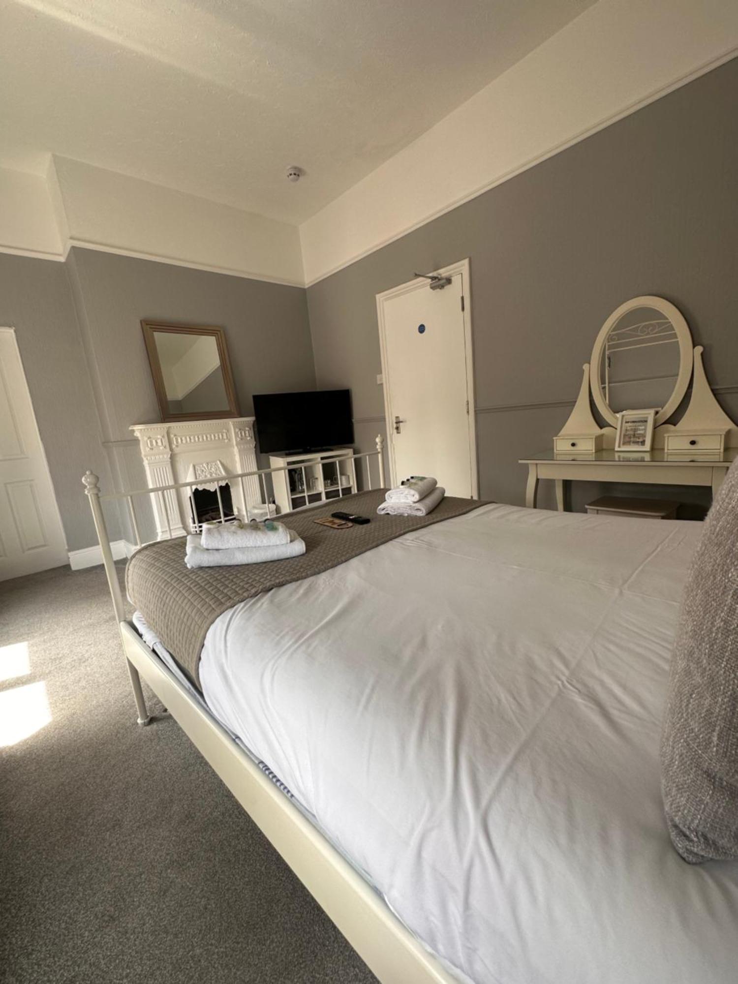 The Six Bells Bed & Breakfast Rochester  Eksteriør bilde