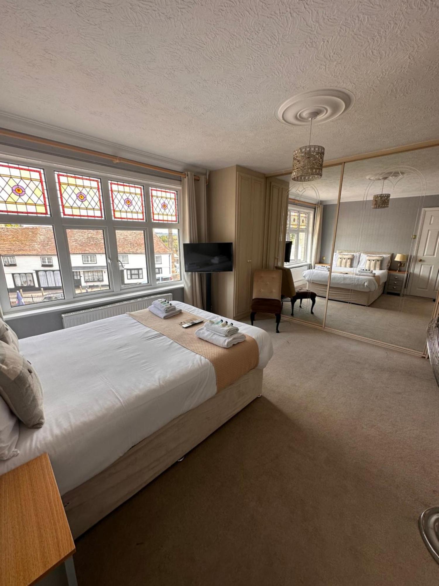 The Six Bells Bed & Breakfast Rochester  Eksteriør bilde