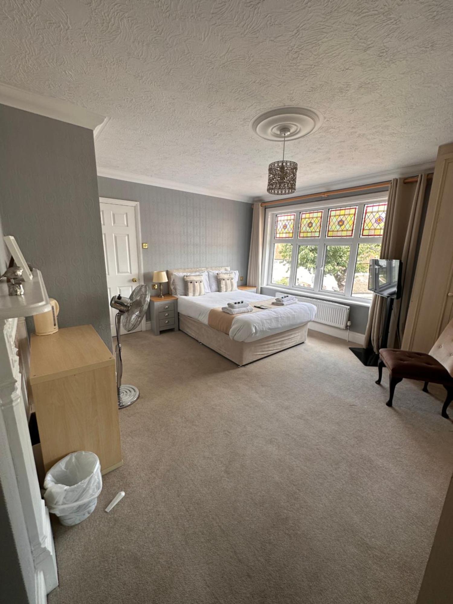 The Six Bells Bed & Breakfast Rochester  Eksteriør bilde